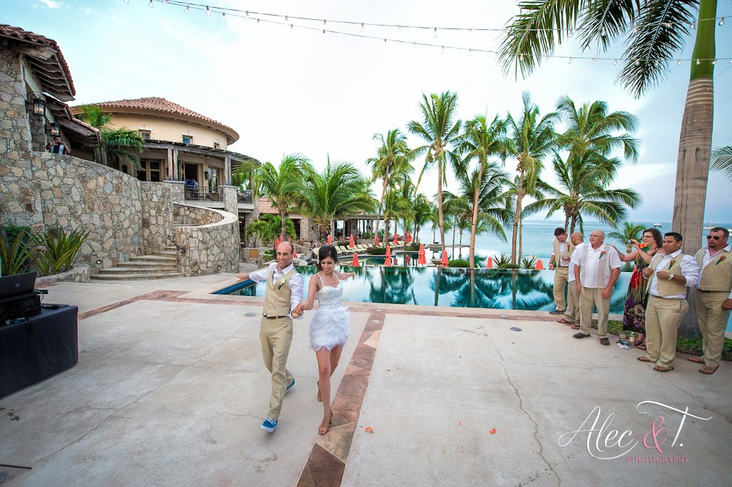 btbecabo's tweet photo. Special #dances on a #weddingday are such a great idea to open the dance floor with the perfect #energy! ##destinationwedding #weddingphoto #weddingideas @VisitMex @Visitloscabos @WeVisitMexico https://t.co/WqUjCX8BrH https://t.co/zvhDgLd9eD
