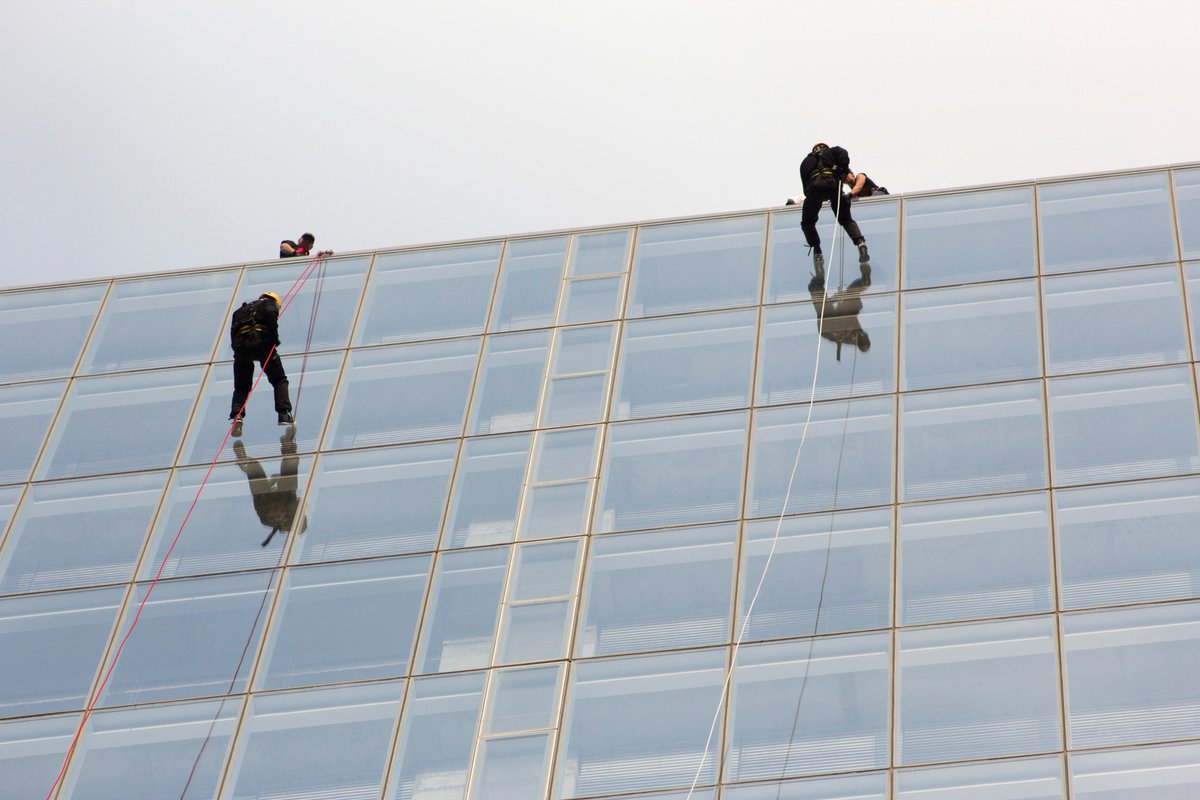 wpgpolice's tweet image. D/Chief Szyszkowski &amp;amp; Supt. Halley go over the  edge in support of Manitobans with disabilities, joining 70+ Manitobans participating in @EasterSealsMB #DropZone2018. Congratulations  to everyone who took part &amp;amp; thank you to the event organizers and volunteers. #WPSCommunity