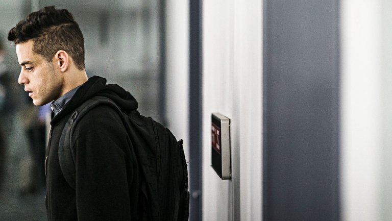 Snoodit's tweet photo. Exclusive: #MrRobot’s fourth season will be its last. The USA Network drama will take this year off and return in 2019 for what sources say is an expanded 12-episode order. Details: https://t.co/TNgGfXNryH https://t.co/3Szyejqk50