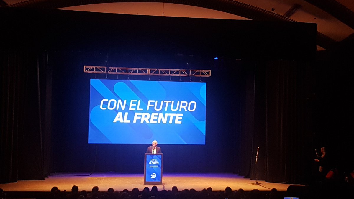 veronicabenas's tweet photo. "Nuestro compromiso con las ciudadanas y los ciudadanos de esta #SantaFe es impulsar las transformaciones sin especulaciones" @MiguelLifschitz #ReformaEsFuturo https://t.co/yCZuEac0TY