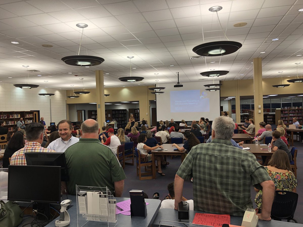 MrsA_GCISD's tweet photo. Standing room only at our special programs parent night #ghsSTEM #ghsASPIRE #GHSUnity https://t.co/DuSdl6CQSe
