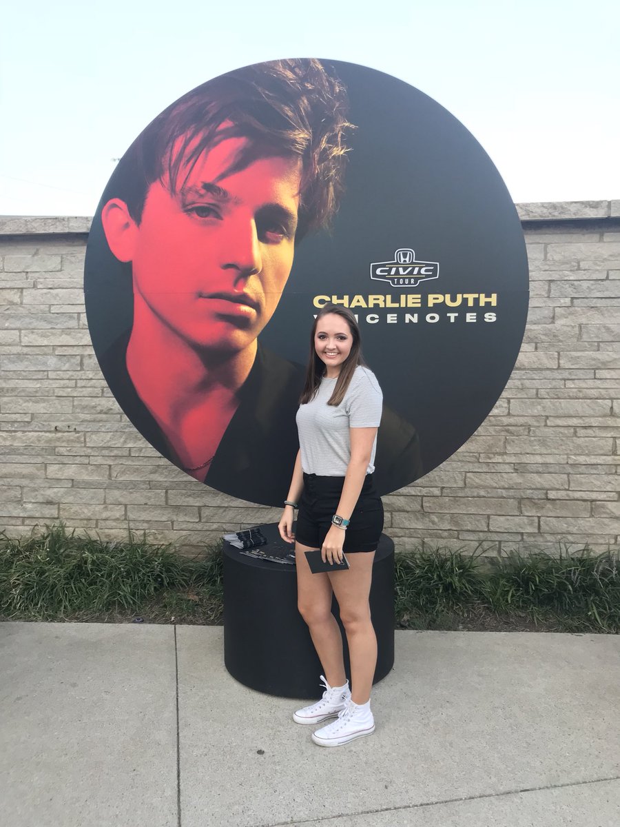 LeahGraham09's tweet photo. So excited to see @HaileeSteinfeld and @charlieputh #hondacivictour https://t.co/6p0hQV4oGg