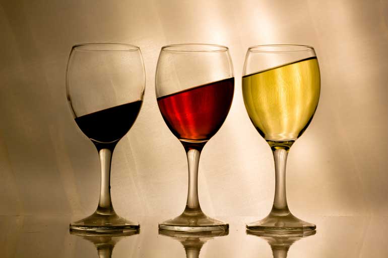 ReadersDigestNZ's tweet photo. Is there room for alcohol in your diet if you have diabetes? Maybe, but you need to bear these points in mind. https://t.co/v1r3TuojoF https://t.co/CWMIdJi8e5
