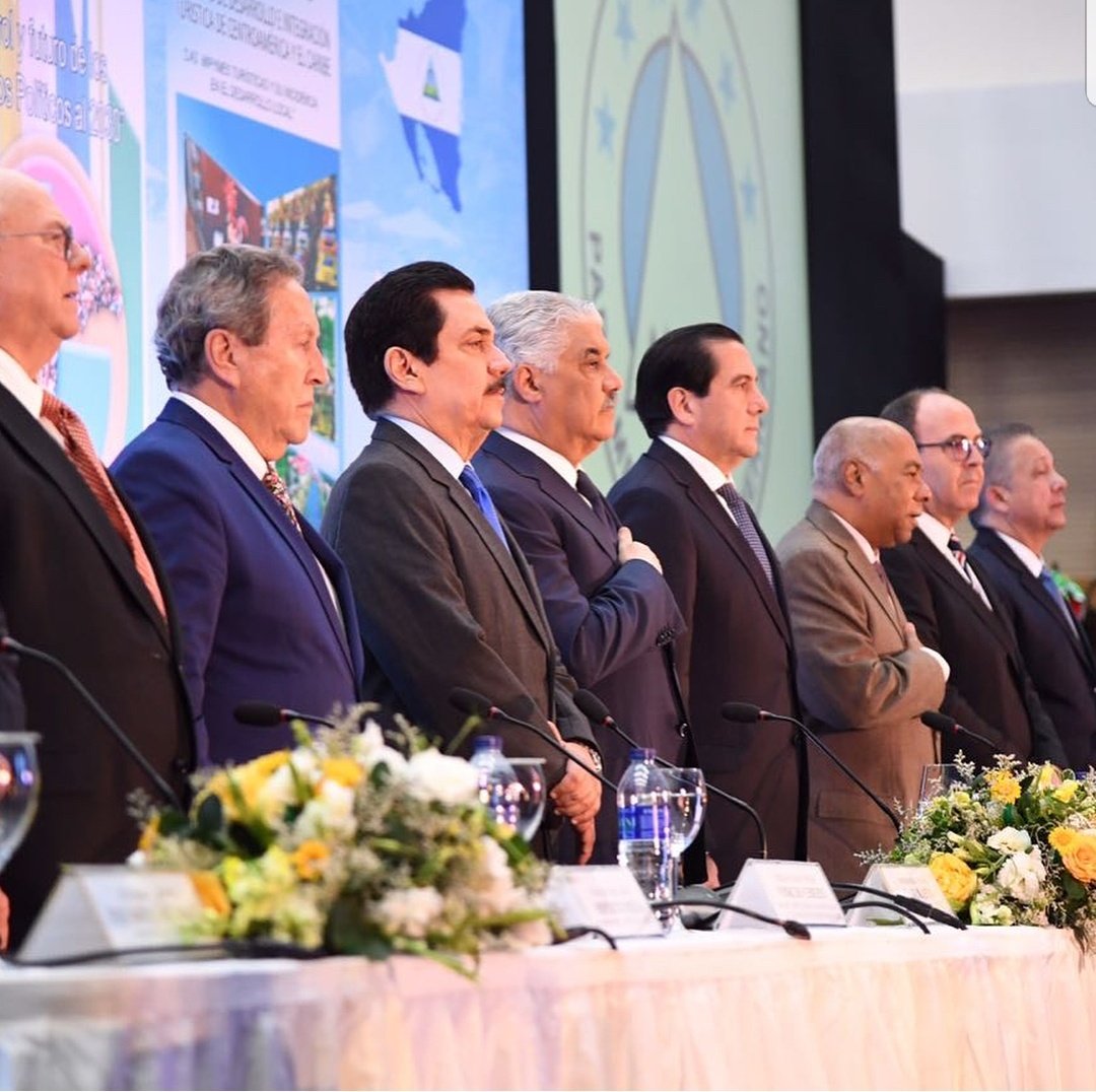 olindasalguero's tweet photo. Ayer fue la inauguración de los Foros Regionales del PARLACEN y no hubo ninguna mujer en la mesa (10 espacios) Varias, lo evidenciamos con el Presidente Raful,quien reconoció que fue desafortunado y ofreció que corregirán. Sin mujeres no es democracia. #NoSinMujeres #SICAIncluye https://t.co/XpWpO2nodM