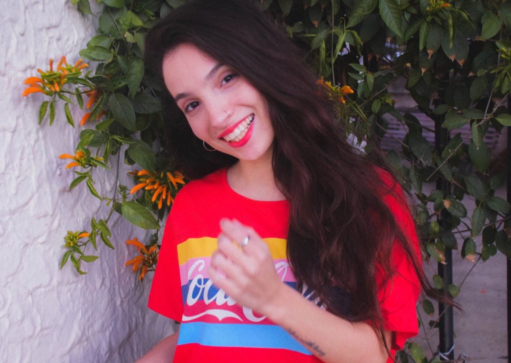 AngieVelasco08's tweet photo. Observen mi remera de Coca Cola observen ❤️❤️ https://t.co/FQHX4qaE6A