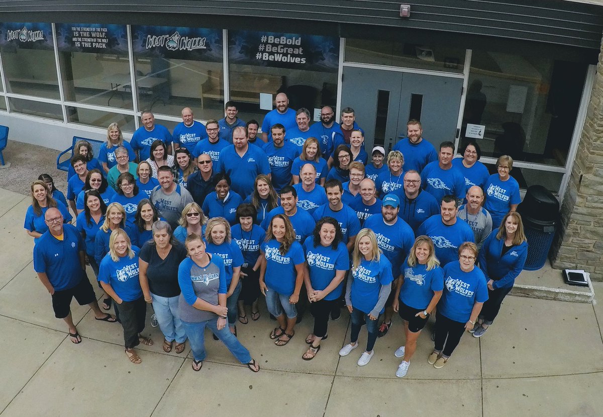 Drew_Foley_'s tweet image. West Middle School staff is excited for the first day of school! #BeBold #BeGreat #BeWolves #RCASforward