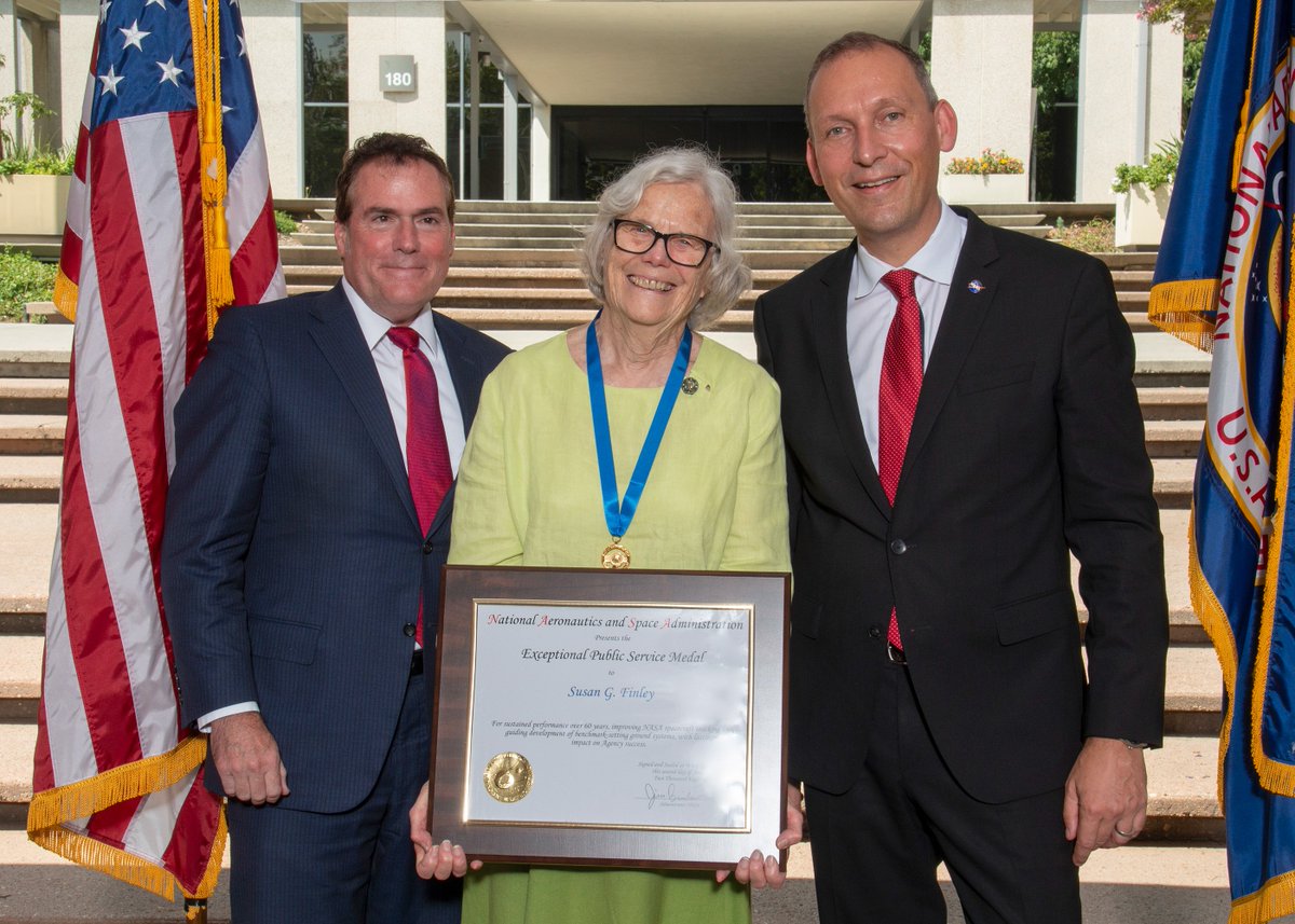 Susan Finley started her career at @NASAJPL 61 years ago when she began working as a “human computer”. Today, I was able to watch as she received the Exceptional Public Service Medal. I’m so happy I could be there to celebrate her amazing impact on our nation’s space program.