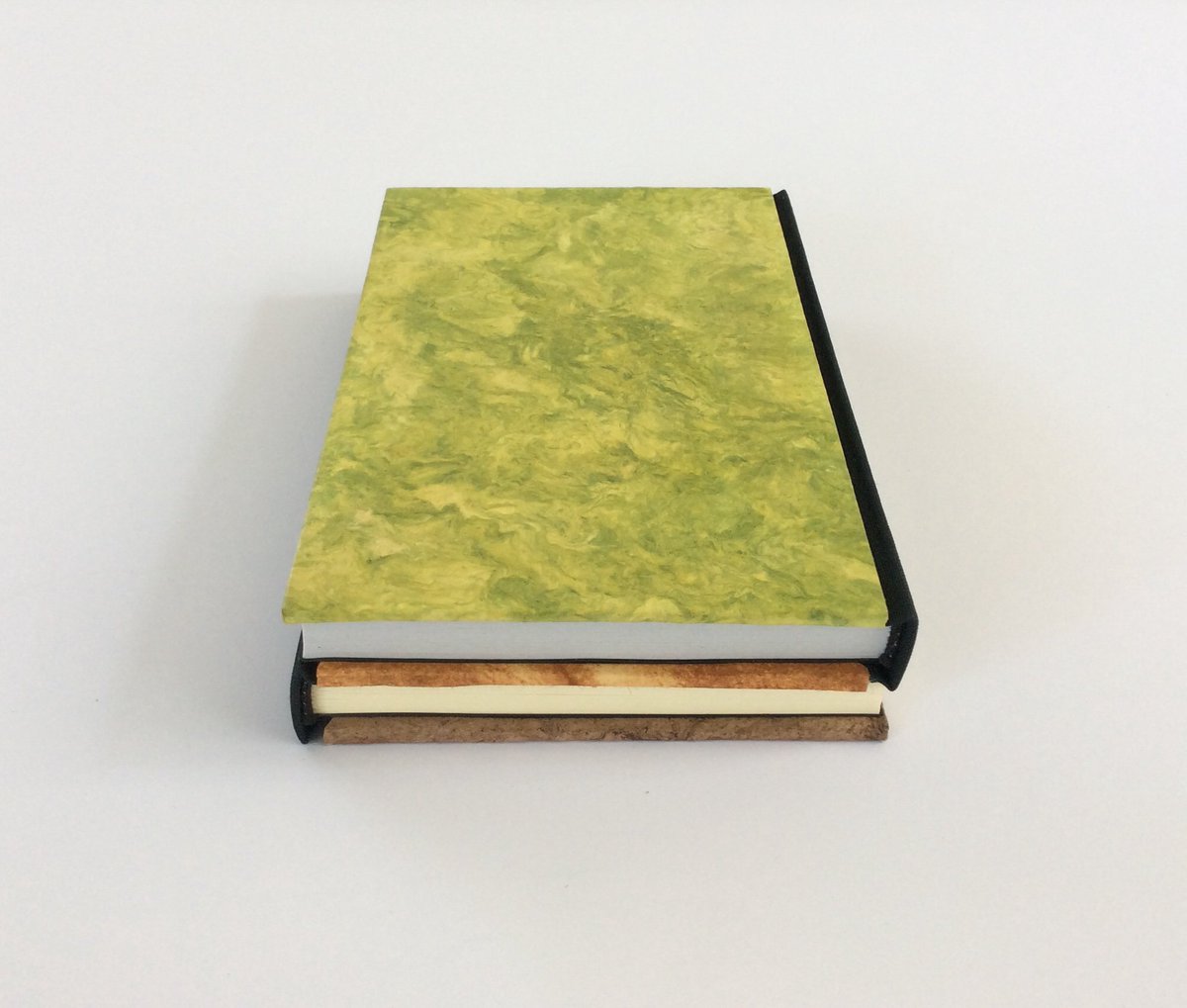 MatangaNR's tweet photo. Double Book #librodoble #papelamate #livre #bonito #hechoamano #verde #café #Double #doublebook #amatepaper #paper #beautiful #handmade #handmadejournal #handmadenotebook #etsy #etsystore 
Visita mi tienda etsy: https://t.co/sldCdBh27g https://t.co/osRYFWytdp