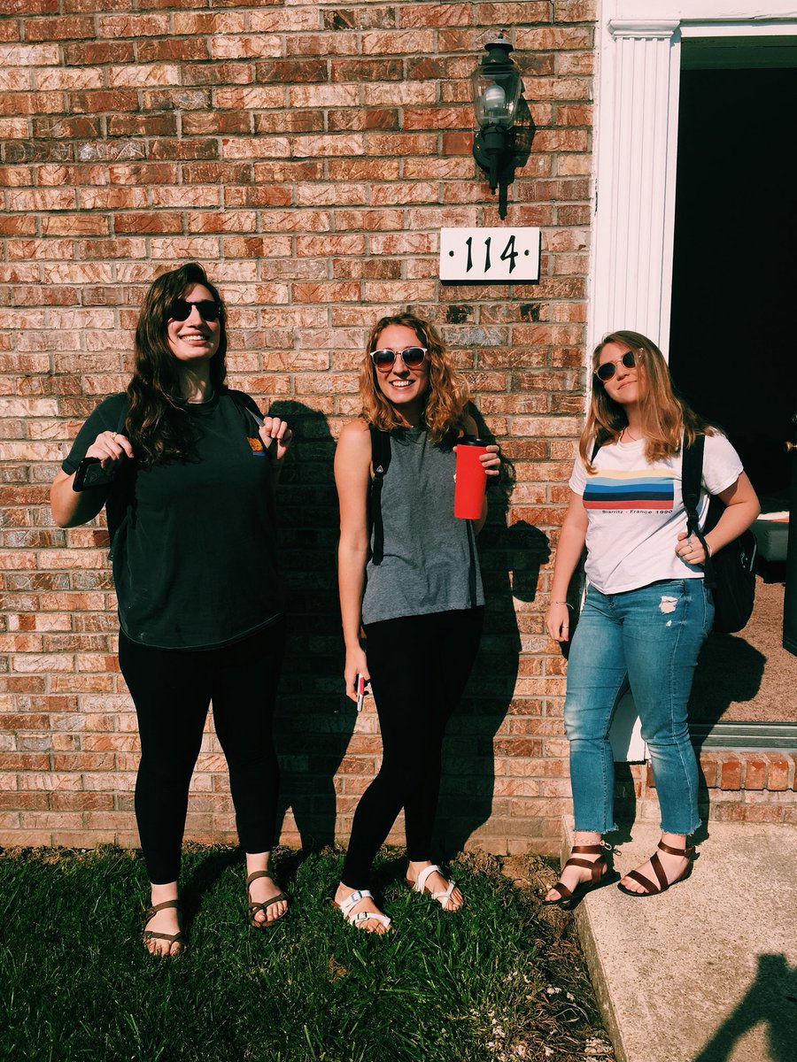 BlueHenKatie's tweet photo. Last first day of classes at UD! #UDGrad19 #UDWorldScholar #UDFall https://t.co/xbpaVxKnP6