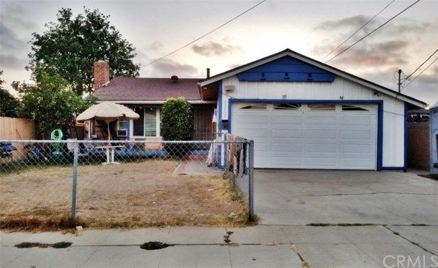 Very spacious home in desirable neighborhood of Torrance. 2 Bedroom 1 Bath home is perfect for first-time buyers. We can help renovate. 22221 HALLDALE AVENUE, TORRANCE, CA 90501 #Torrance #HomeForSale #SouthBay #RealEstateAgent bit.ly/2BXOtxm