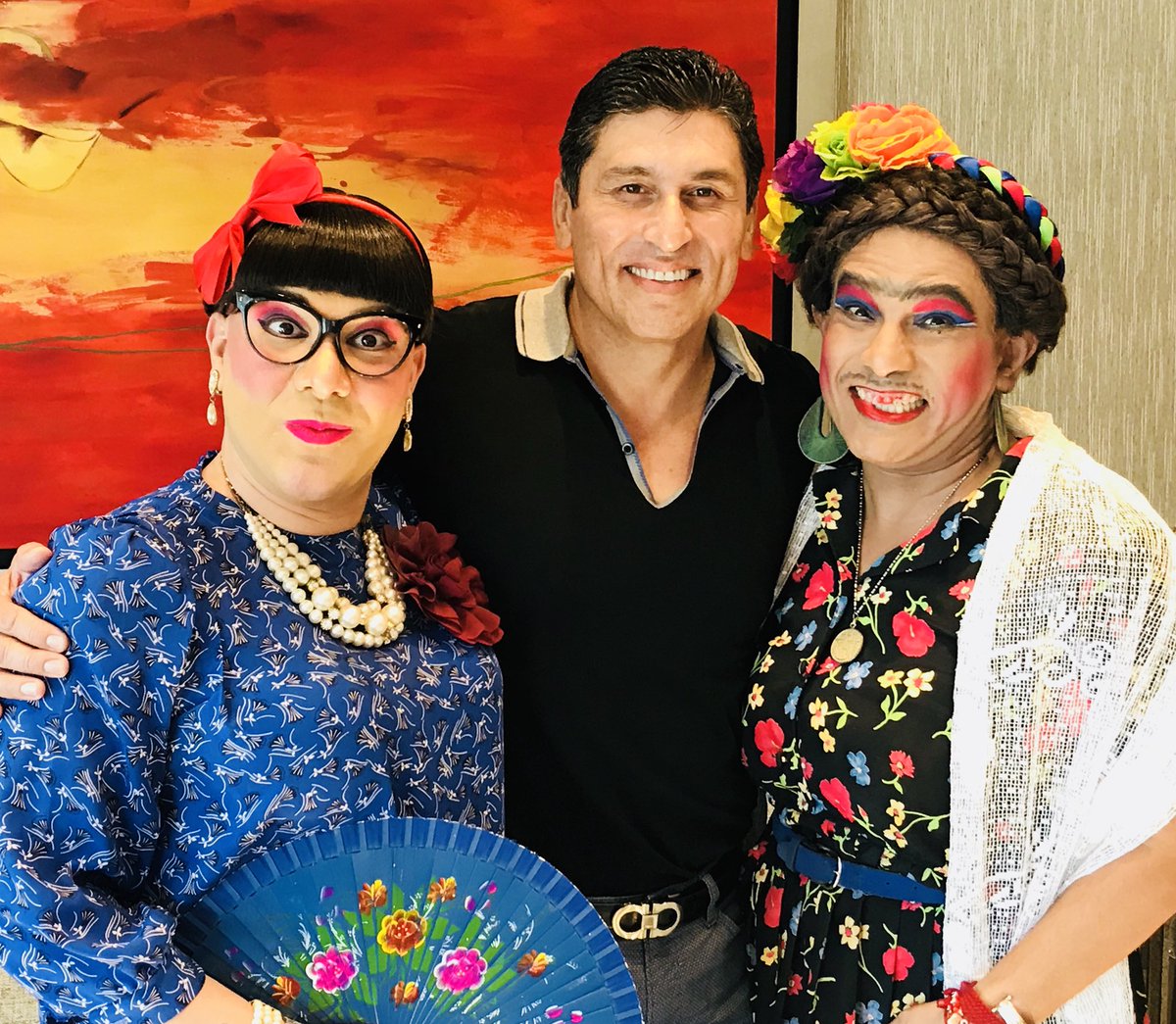PabloMorton's tweet photo. El @drcesarlozano padrino de 100 representaciones “Las Señoritas Treviño” lunes 3 Sep 8:30 pm @teatroversalles boletos en taquilla y @AREMATICKET los esperamos @TelevisaMty @Fmglobo881 https://t.co/rLkevwH1ru