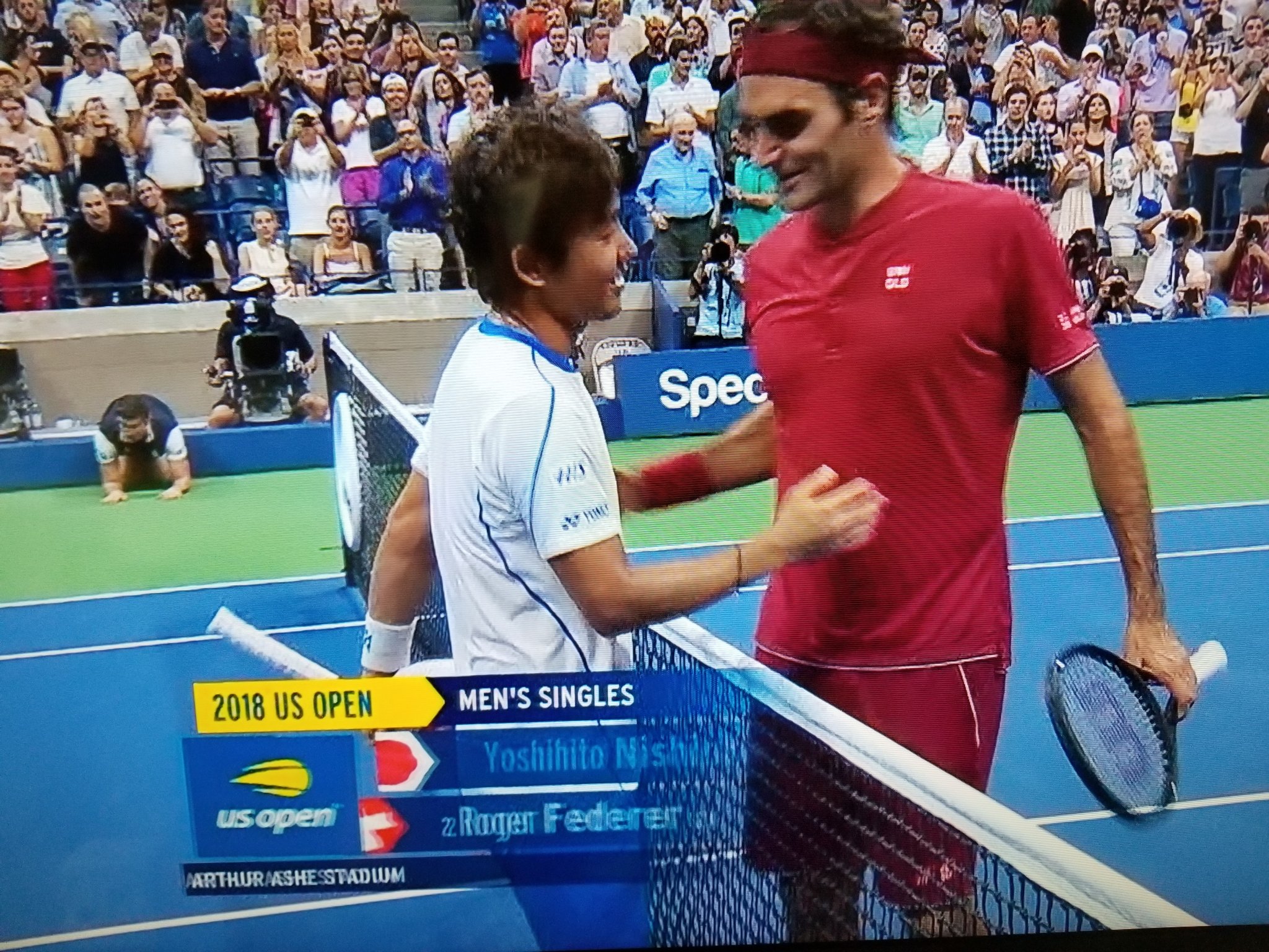 Nobuko ナイトセッション センターコートで西岡良仁 フェデラーと対戦 フェデラー には負けたけど良い経験した ヒュージャツクマンもフェデラーの応援 T Co 6icqcxxezj Twitter