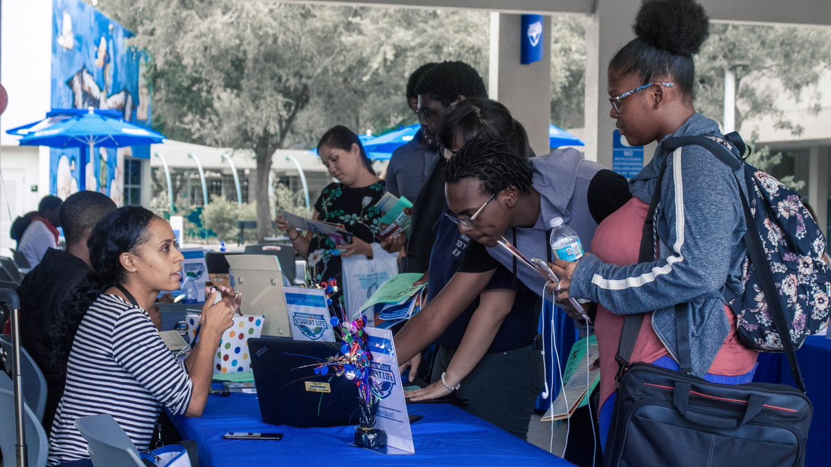 thebcobserver's tweet photo. Seahawk Resource Fair at South Campus. #thebcobserver #browardcollege #bcsouth #newspaper #welcomeweek #collegelife https://t.co/oUldw591oS