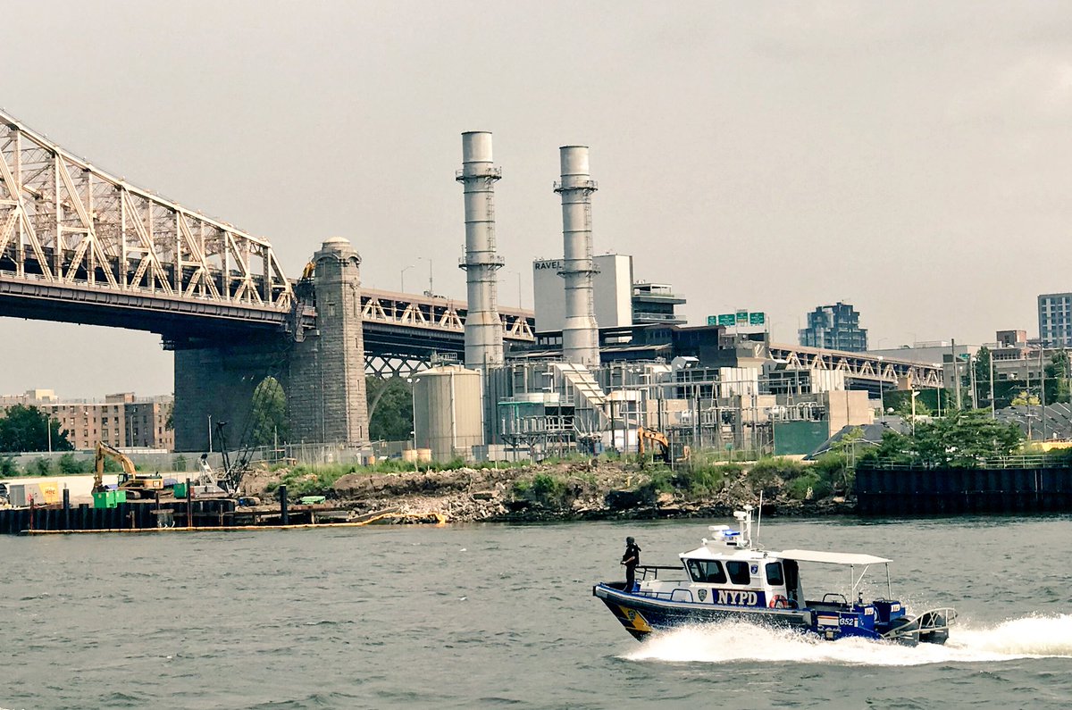 TerenceMonahan's tweet photo. Between the many new ferries, sea planes & pleasure boats, NYC’s waterways are busier than ever this summer! Keeping an eye on it all & protecting NYers from the water is the highly-trained @NYPDSpecialops #HarborUnit.
#WATCH @CBSNewYork⬇️:
https://t.co/LelLgHAJHe https://t.co/0Ry3TBX5RN