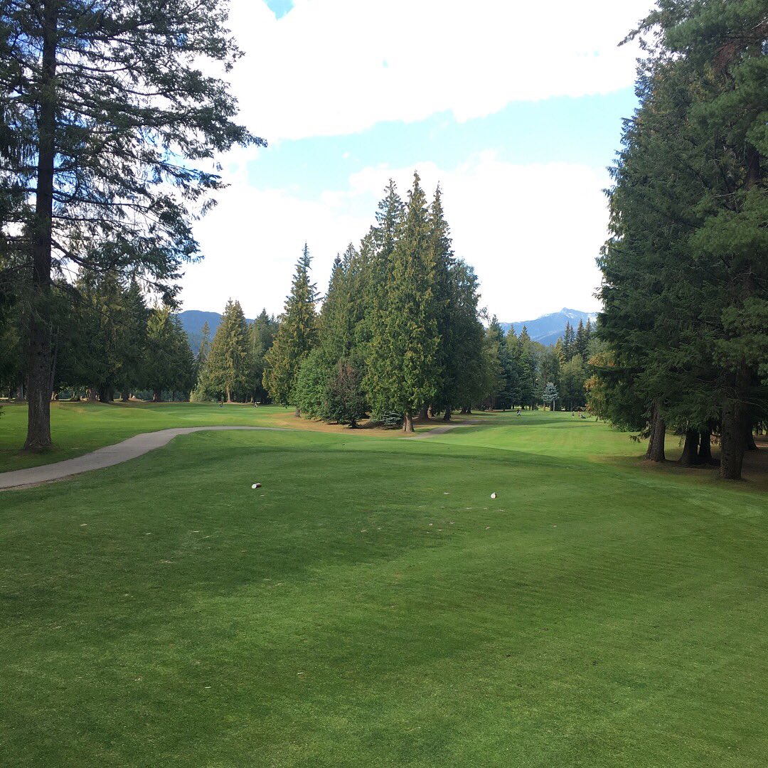 wesleybehan's tweet photo. Revelstoke Golf Club at twilite. Unreal. #golf #golfbc #twilite #titleist @golfrevelstoke https://t.co/h1PotA3JAw
