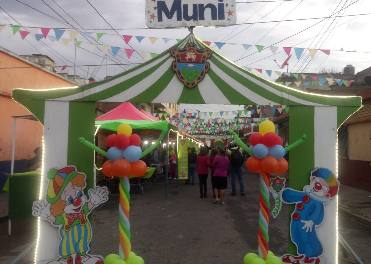 muniguate's tweet image. Nuestros vecinos en Col. Reformita sector El Encanto, #zona12, disfrutan de una tarde de convivencia familiar con el apoyo la Sub Dirección  de  Comunidades en Desarrollo  coordinado a través de la Alcaldía Auxiliar.

#GuatemalaValeLaPena 
#Familia #MuniGuate