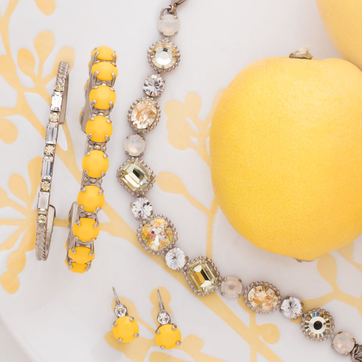 Sorrelli's tweet photo. Let's squeeze the last few drops out of #summer while we can!  #lemonzest #yellow #bright https://t.co/VZHe8wqP7M