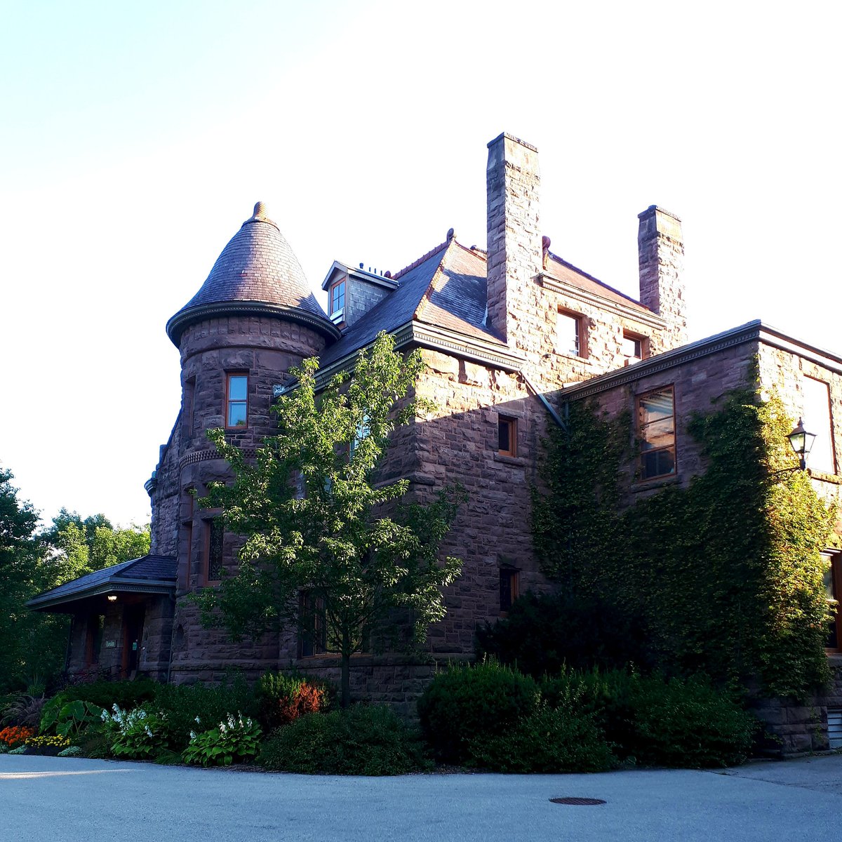 ElaineUskoski's tweet photo. I was honoured to give my talk, One More Level: Video Gaming Addiction in this opulent building. A Night of Inspiration Event at Homewood Health Center Riverslea Building. #mentalhealth #HomewoodHealthCenter #VideoGamingDisorder #OneMoreLevel #Speaker https://t.co/1YfHB7U9cA