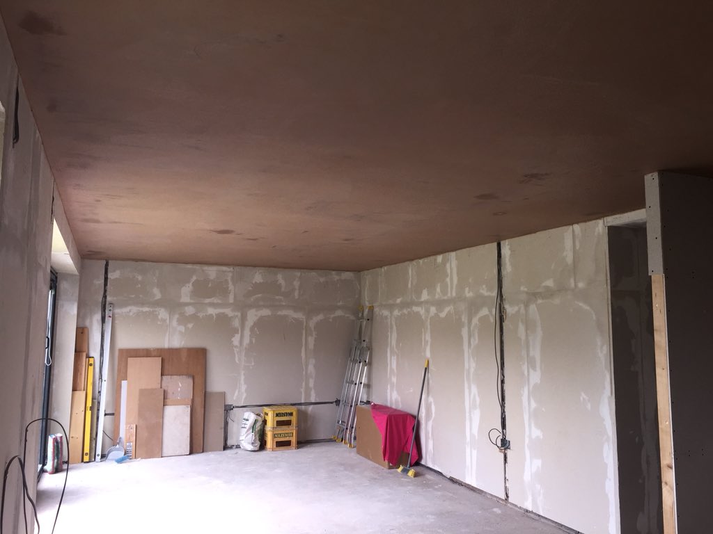 Heather_Shuker's tweet photo. @TheJennTracker @thetimtracker well done on your bathroom. 2 years is something. Here’s my kitchen/diner after 2 years. Finally plastered! (In the uk we plaster our drywall) https://t.co/fho2575VIk