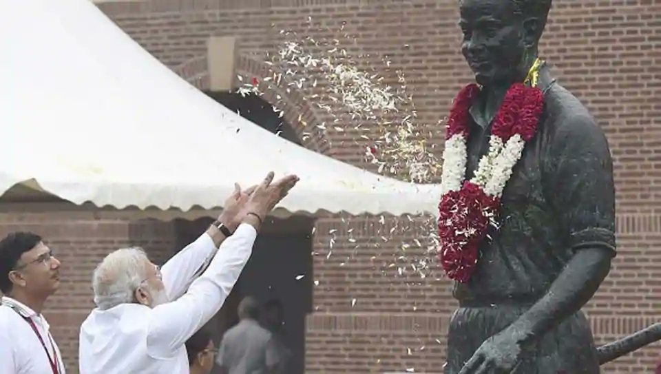 SportsbyHT's tweet photo. #NationalSportsDay: Prime Minister Narendra Modi pays tribute to Major Dhyan Chand; salutes Indian athletes
https://t.co/wUrF67jnZA https://t.co/lWtbX3d6Mi