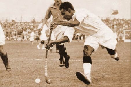 sachin_rt's tweet image. I've heard stories about #MajorDhyanChand practising Hockey under a moonlit sky as there were no floodlights in those days. He did what it took to fulfil his dream. That's what I call commitment. Remembering him on his 113th birth anniversary #NationalSportsDay #SportPLAYINGIndia