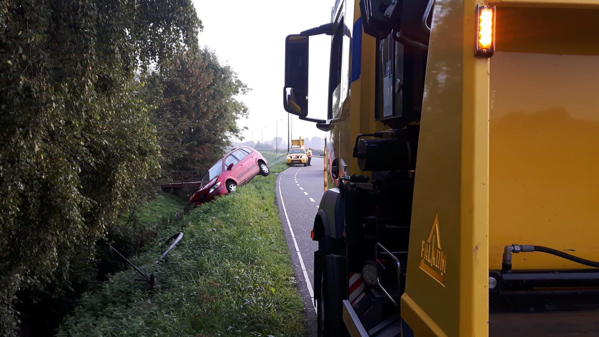 PDitmar's tweet image. #N468 #gaagweg eenzijdig ongeval. #autoVSlichtmast #geenletselwelschade @Vreugdenhil_  #bijnatewater