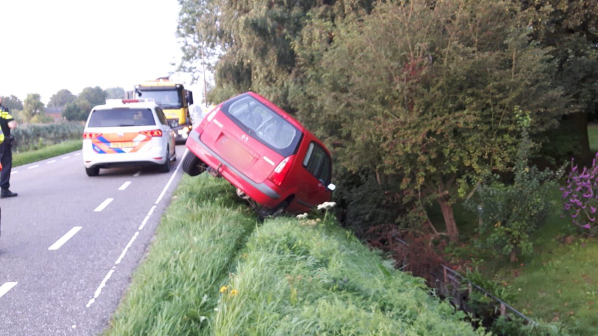 PDitmar's tweet image. #N468 #gaagweg eenzijdig ongeval. #autoVSlichtmast #geenletselwelschade @Vreugdenhil_  #bijnatewater