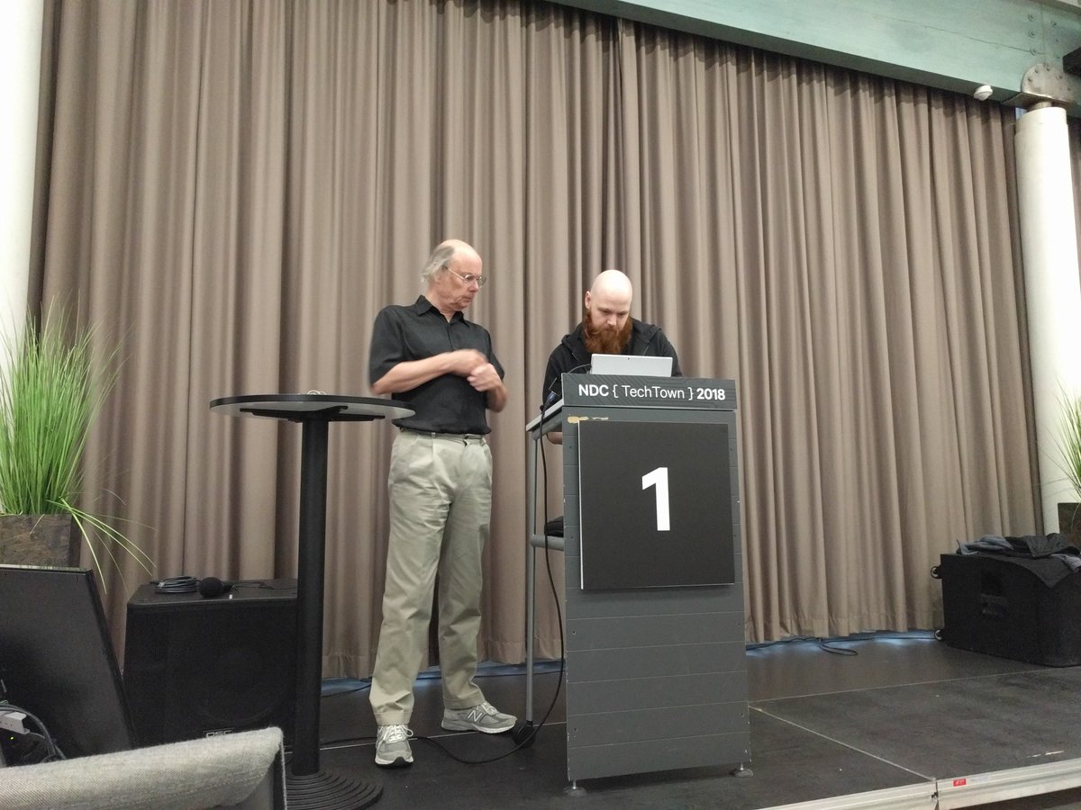 iXstorm's tweet image. Even Bjarne Stroustrup has problem with Microsoft surface!!

#microsoft_surface