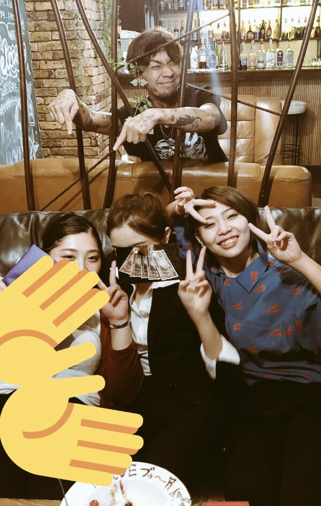 Mo8e2's tweet photo. 遅れたけど18歳なりました。笑
まだ18か～って感じではあるけど。笑
祝ってくれた人ありがとう！！

相変わらず好きやわ地元😘❣️
バイト先の先輩にも恵まれて幸せです！！爆笑 https://t.co/3bWiiR12Ml