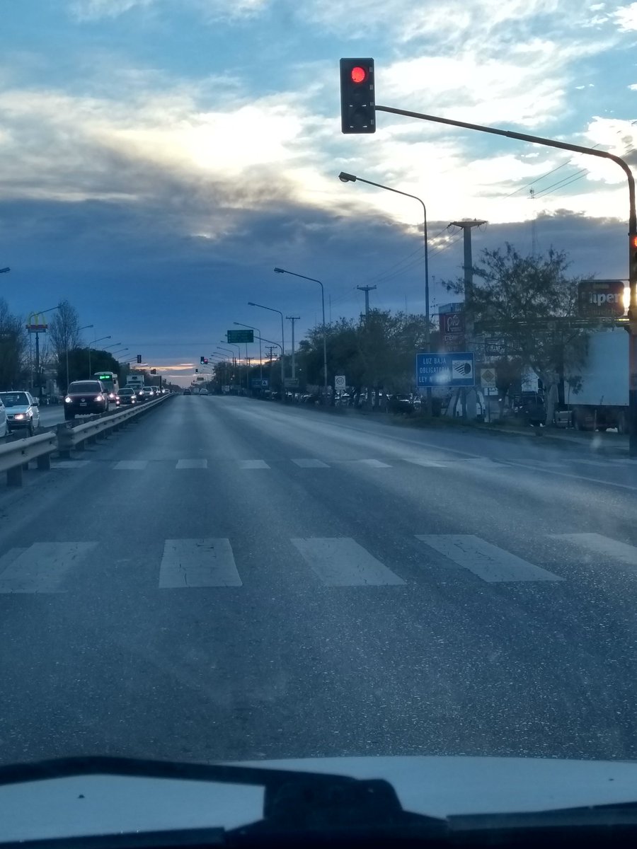 beter3's tweet photo. La enorme mayoría de quienes transitamos la #Rota22 en #Neuquén , estamos respetando la máxima de 60 km/h.
Ahora es tiempo de que la municipalidad cumpla su parte y sincronice los semáforos para que haya onda verde.
No? 🙄 https://t.co/KcBRSe31vT