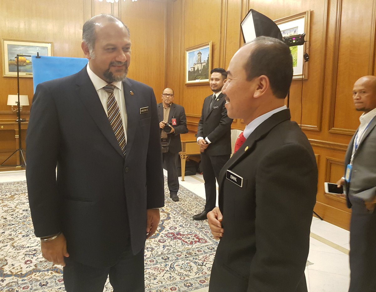 IsmailBakar60's tweet photo. Gambar-gambar sekitar pertemuan saya dengan Menteri-menteri sebelum Mesyuarat Kabinet pagi ini.

Terima Kasih untuk ucapan tahniah atas pelantikan saya sebagai Ketua Setiausaha Negara ke-14. https://t.co/eIF4EP6Aux