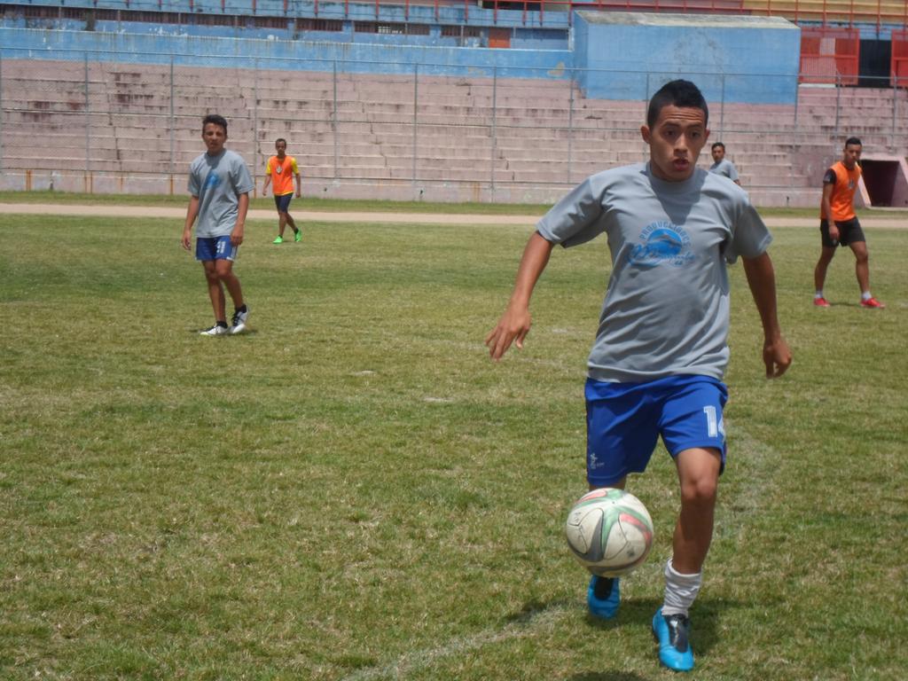 AtleticMerida's tweet photo. #Galeria || Esta y muchas más imágenes del entrenamiento del día de hoy las pueden ver en nuestra pagina de Facebook: Atlético Mérida FC. #VamosAtletico ⚽🏃 https://t.co/YN0Sb4HHu5