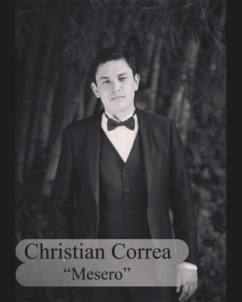 Les presento a los cuatro meseros de #ElCaballeroDeLaRosa 🌹. ¿Ya tienen sus asientos?