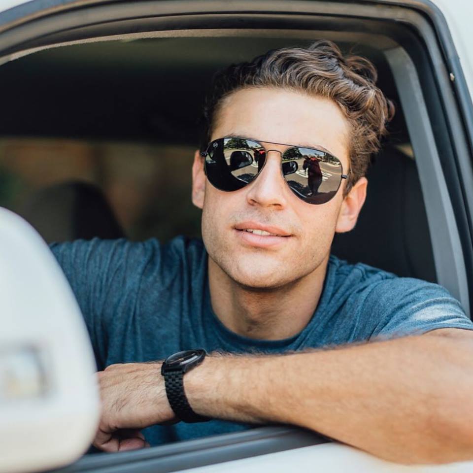 wearme_pro's tweet photo. Turn to the Maxwell for effortlessly cool; effortlessly badass. 😎 Nothing more classic than black aviators. 👌🏻 How would you style them? ✨ // https://t.co/4H0bVkQox8 https://t.co/bPBUi0PDqY