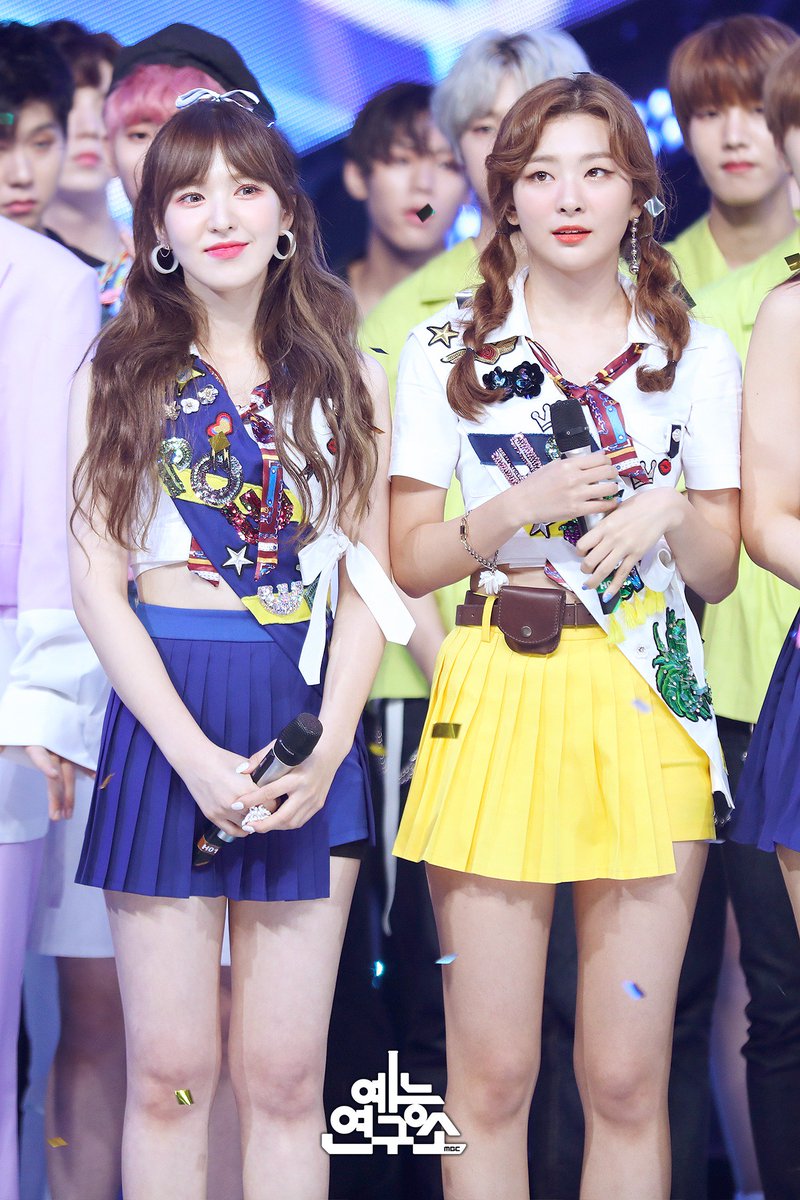 SeulReneDaily's tweet photo. |OFFICIAL| 180829 [🐰🐻] MBC Show! Music Core #RedVelvet #레드벨벳 #PowerUp #SummerMagic #PowerUp3rdWIN
https://t.co/figSaOrV4G
https://t.co/VEqrdXg9Eo
https://t.co/nwQKQd5Uy2
https://t.co/2FQE75no3B https://t.co/XhZcmy4GWt