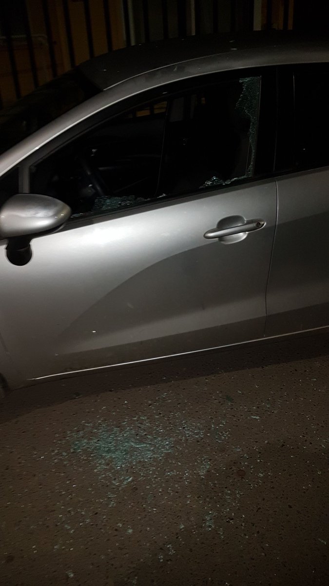 pelu_pollo's tweet photo. Hace 2 horas asaltaron a una joven frente a mi casa en @maipu_chile
Nos venden una aplicación #Sofafe y jamás llega Carabineros ni paz ciudadana.
#MaipuNoRenace
@cathybarriga https://t.co/opZnp8nFwd