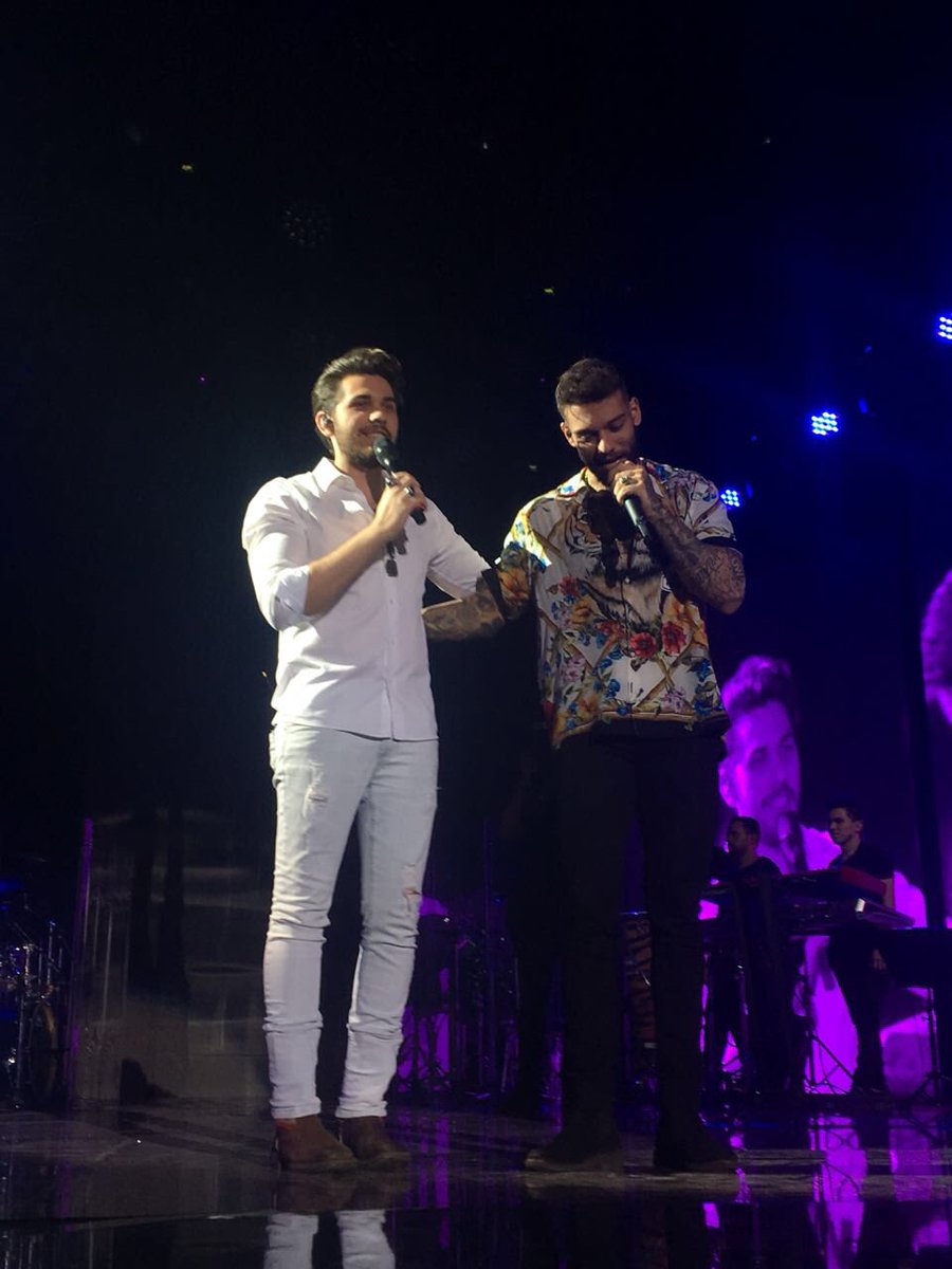 BrancaDoLucco's tweet photo. Com vocês, meus dois crushs num palco só #AOrigemLL https://t.co/ZmLCgkMLzk
