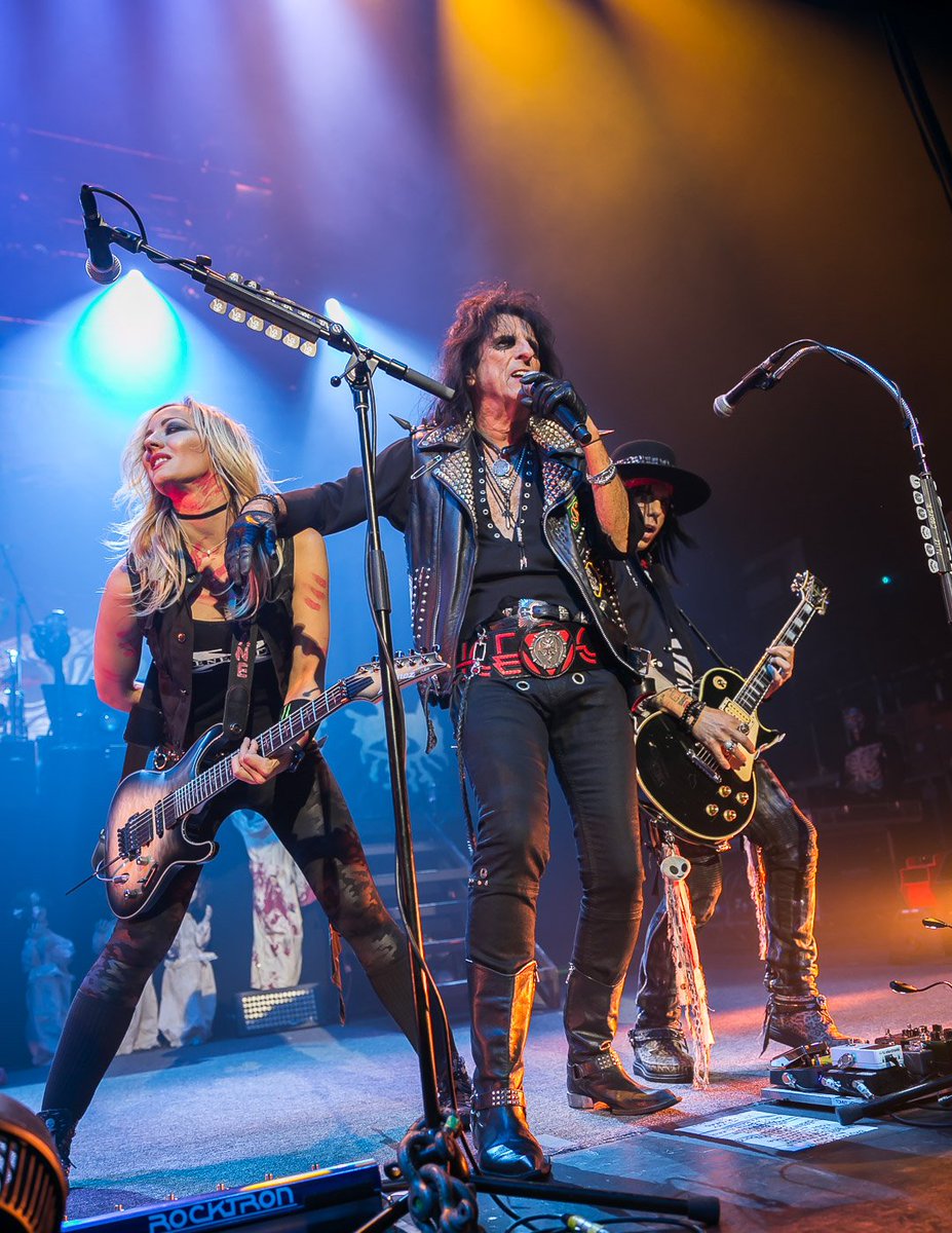 School's Out for Summer
<a href="/alicecooper/">Alice Cooper</a> 
.
.
.
.
.
.
#alicecooper #alicecooperlive #alicecoopermusic #alicecooperband #alicecooperconcert #winnipeg #wpg #manitoba #paranormalevening #schoolsout #schoolsoutforsummer #burtoncummings #burtoncummingstheatre