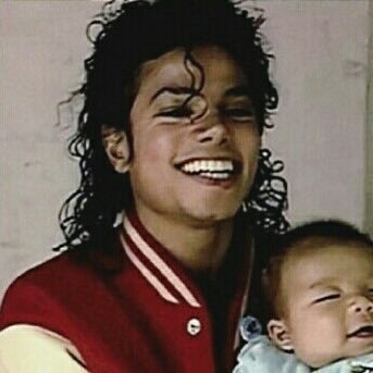 JustPaulii's tweet photo. One of my biggest inspirations,my love,my idol,my everything,a true artist,musician,singer,one of the biggest stars in the WORLD,with the bigger heart,i don't have words to describe how much you mean to me,how much i love you,and miss you ❤️😍😭
Happy Birthday my King 👑❤️ https://t.co/2Pidr85vJJ