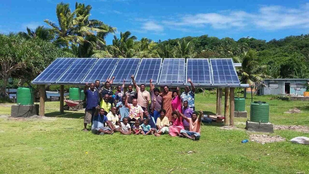 atulraturi's tweet image. #renewables4development  #solarpower  brings us clean drinking water #Yanuca island  #Fiji