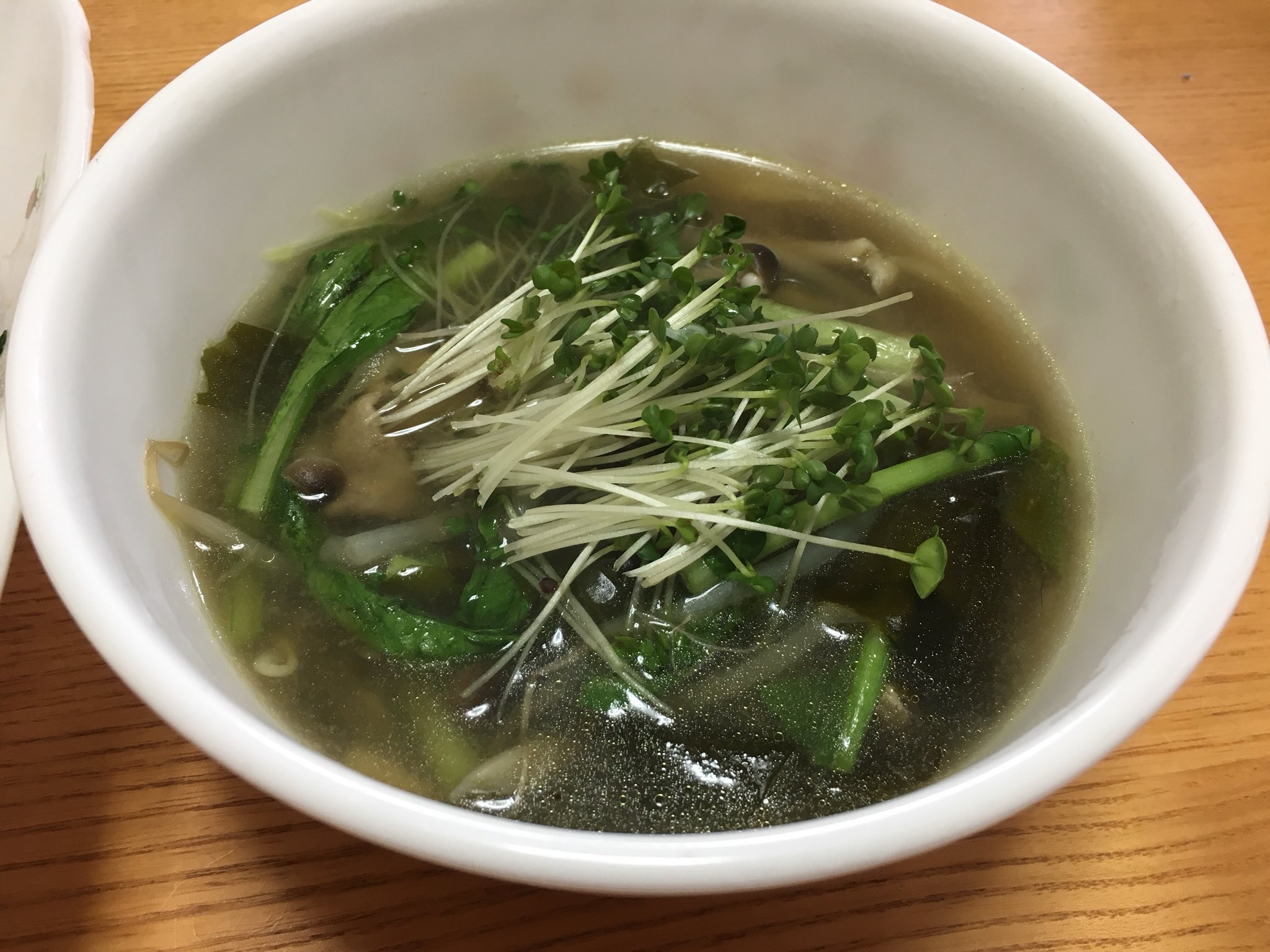 人見誠ジチョー 都内パチンコ店営業責任者 A Twitteren 今朝の糖質制限メニューは炒め物 豚肉 もやし きくらげ ニラ 小松菜 ぶなしめじ 炒り卵 とコンソメスープ おくら ミョウガ もやし ぶなしめじ 小松菜 ブロッコリースプラウト さあ今日も誘惑を