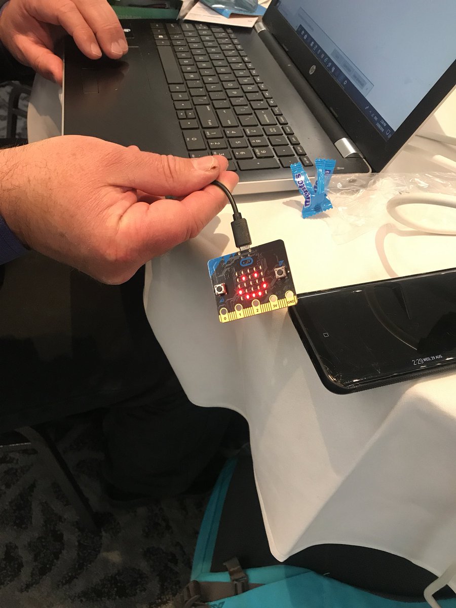 TheHatchery10's tweet image. #unpackingcoding @mechiebot Matt has his smiley face 😃