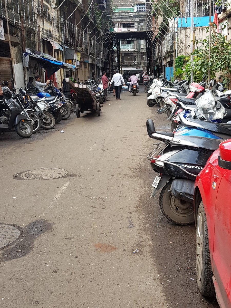 bhaveshmehta86's tweet photo. @CPMumbaiPolice we knw tht Ganpati is still 15 days away but lanes in Khetwadi are already sealed.. Forget Ambulance or Fire Engine the locals not even allowing 2 wheelers to pass by
We hope #1above like tragedy don't happen again
@MCGM_BMC @Dev_Fadnavis #kamlamillsfire https://t.co/UWphFiDj7e