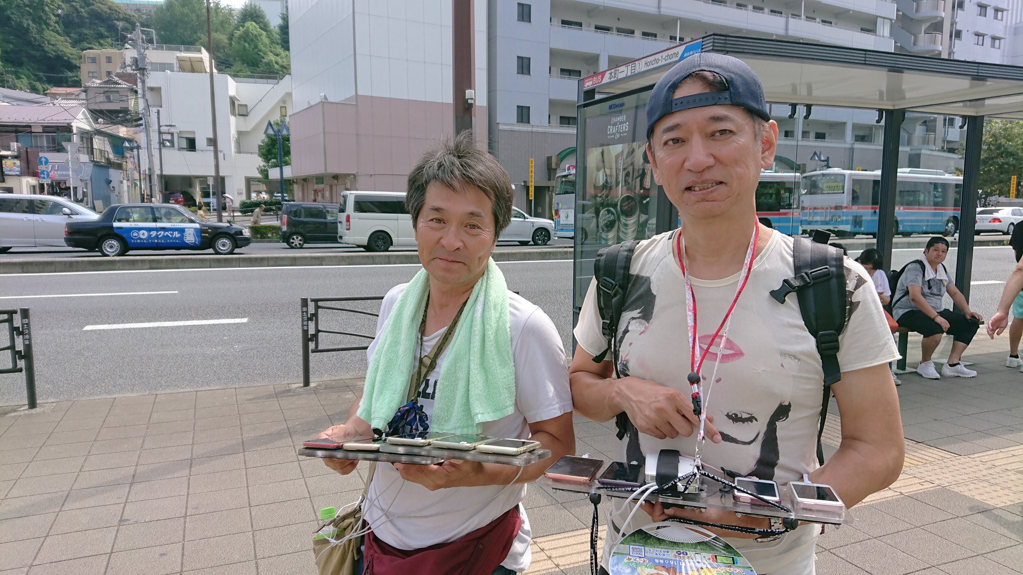Takashi Mochizuki ポケモンgo横須賀 名古屋からお越しの てりやき さん達はなんとスマホ5台 持ち 名古屋ではこれが普通 3台以下はまだまだだね 4台ないと一人でミュウツー倒せないから スマホを並べて操作するので 俺らピアニストだから Takashi Mochizuki ポケモンgo横須賀 名古屋からお越しの てりやき さん達はなんとスマホ5台 持ち 名古屋ではこれが普通 3台以下はまだまだだね 4台ないと一人でミュウツー倒せないから スマホを並べて操作するので 俺らピアニストだから
