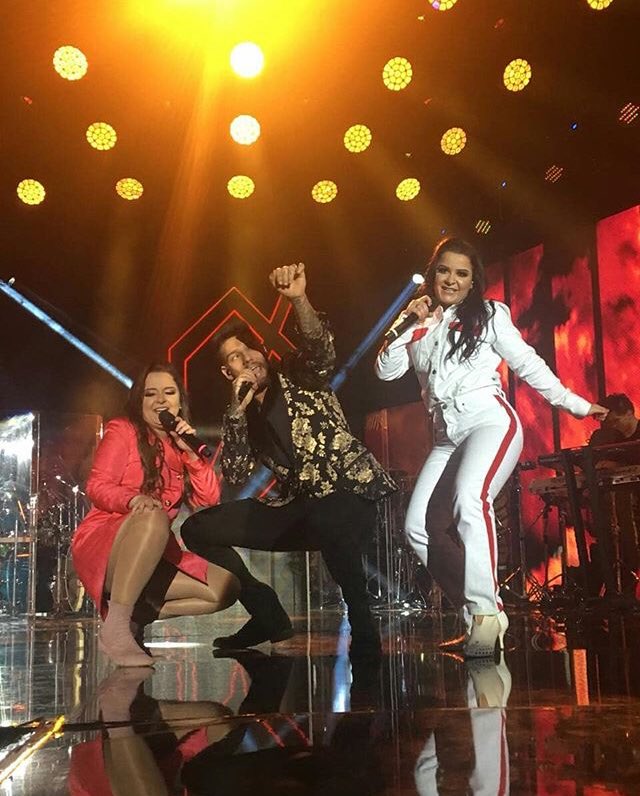 memmanaus_'s tweet photo. @MaiaraeMaraisa participando da gravação do dvd de @lucaslucco #AOrigemLL https://t.co/WLDw55lcYo