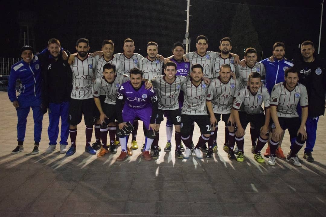 suelacaramelo's tweet photo. #PrimeraD
AGÓNICO TRIUNFO 🍷
Por la fecha 4 de la A4, @ClubGodoyCruz C venció a #Ruttini por 6 a 5 en un encuentro vibrante.
#SuelaCaramelo
#UsoObligatorio https://t.co/F83k8OyRJt
