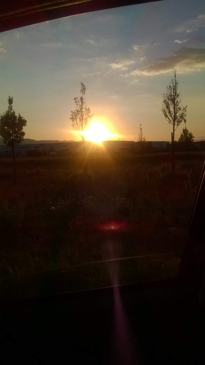 ba_ma1973's tweet image. L'alba non la puoi descrivere.
L'alba devi viverla.
Buongiorno...

#ilSinonimo