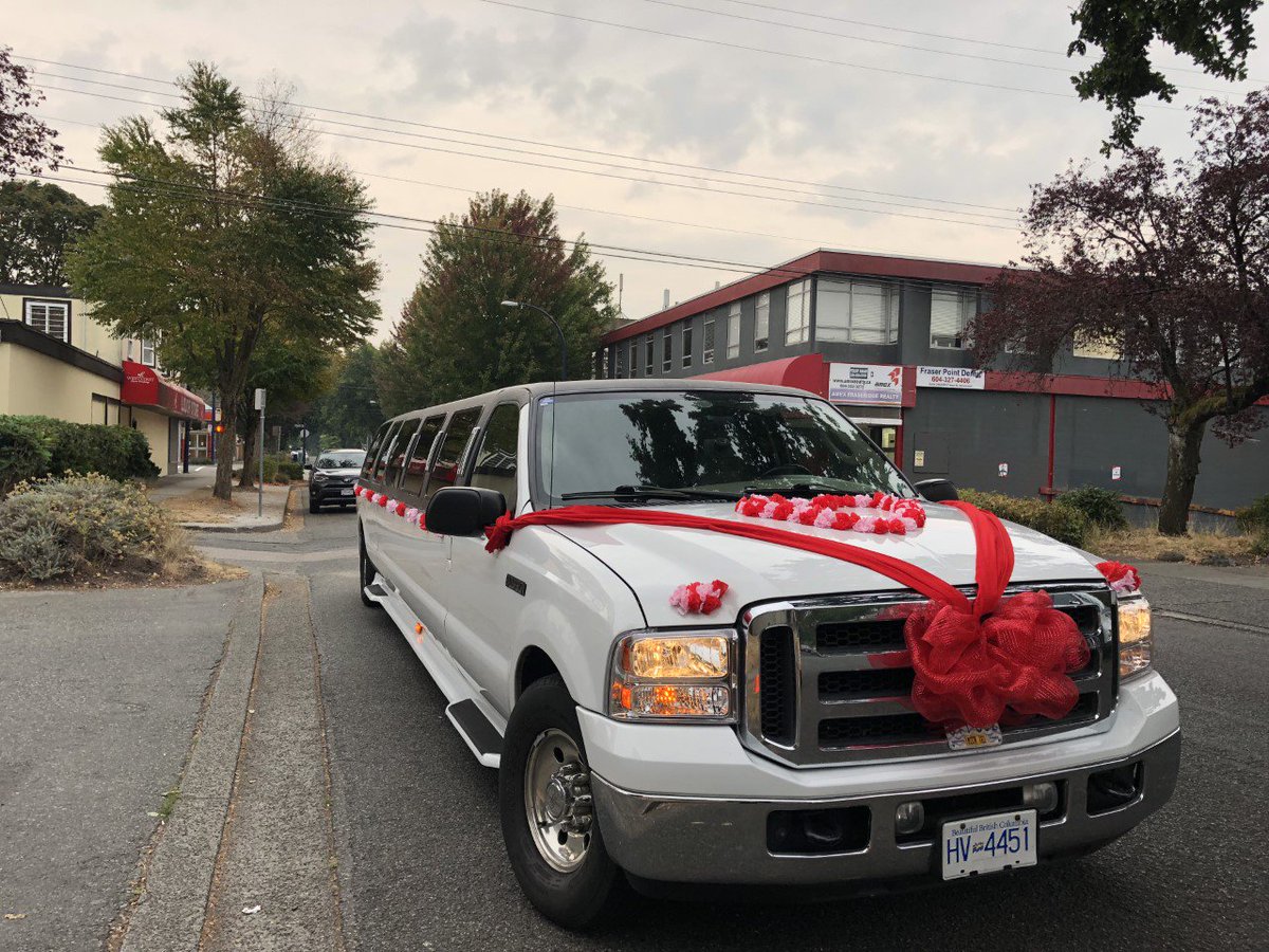 EnchantedLimo7's tweet image. Did you know we will decorate our limousine with the colours of your choice before your big event? For a small additional fee, we will decorate the limousine and arrive to pick you up 15 minutes before the appointed time. That's just how we roll.