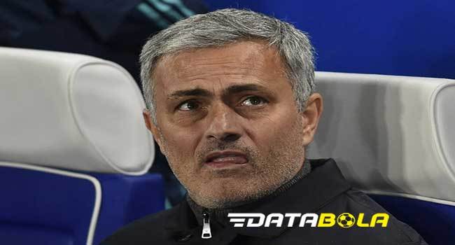 DatabolaNet's tweet image. Hal Yang Bisa Terjadi Jika MU Pecat Mourinho databola.net/hal-yang-bisa-…