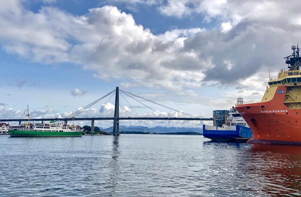 Shell's tweet image. ⛴ We’ve been busy this morning with @remel_london discovering ferries powered by #LNG in Norway 🇳🇴 Stay tuned for more from #ONS2018 #makethefuture